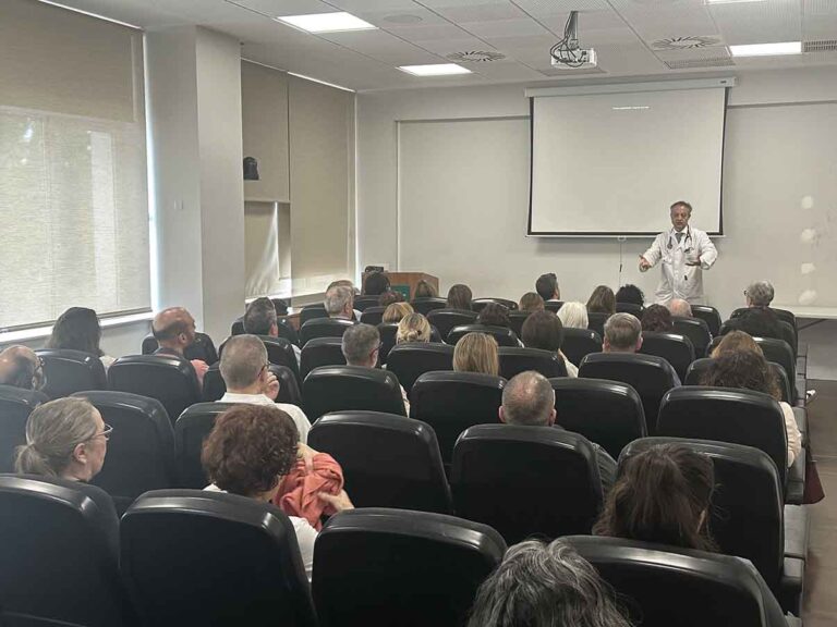Un momento de la intervención del Dr. Porta en la jornada.