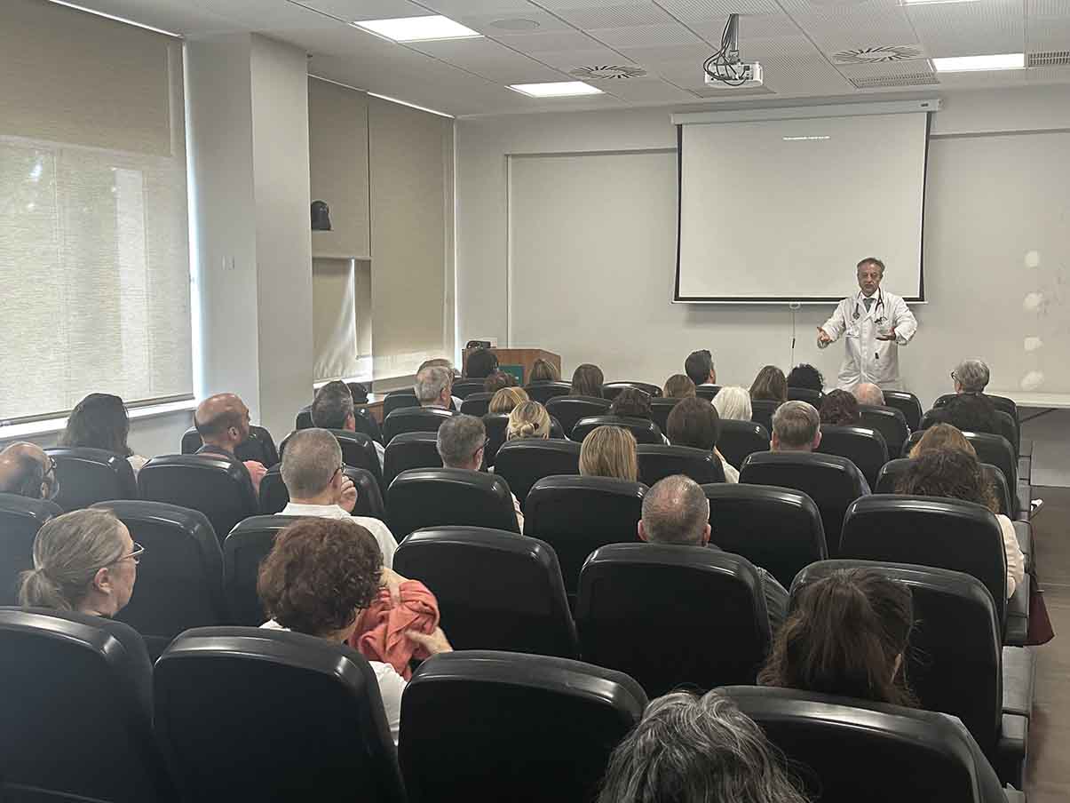 Un momento de la intervención del Dr. Porta en la jornada.