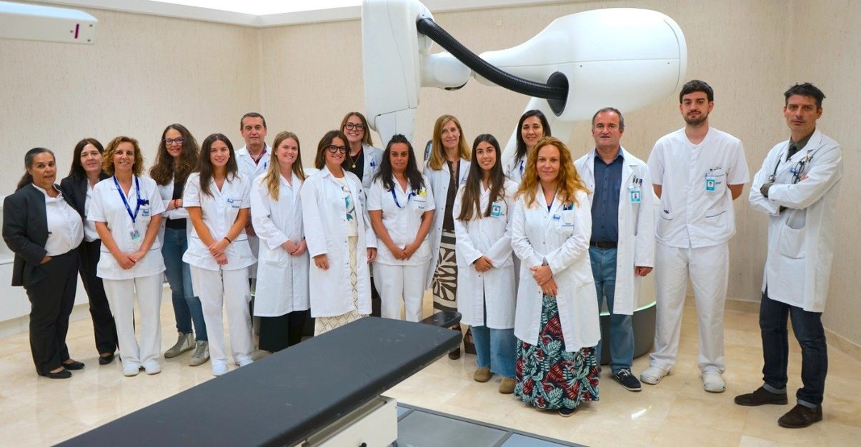 Foto de equipo radiocirugía robótica Ruber Internacional.