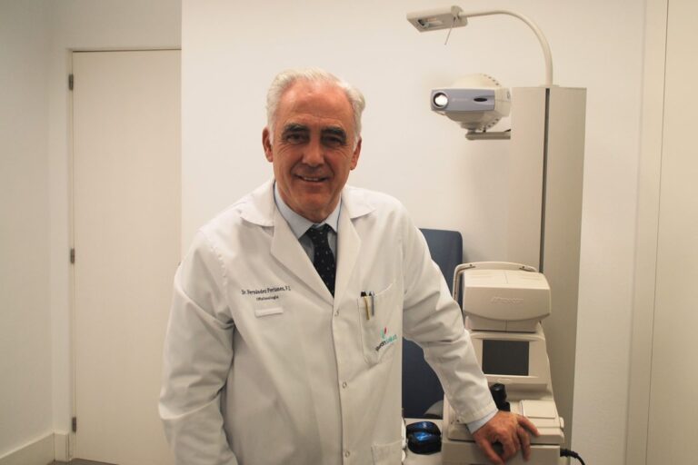 Doctor Javier Fernández Perianes, oftalmólogo del Hospital Quirónsalud Clideba.