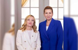 La primera ministra italiana, Giorgia Meloni, y su homóloga danesa, Mette Frederiksen.