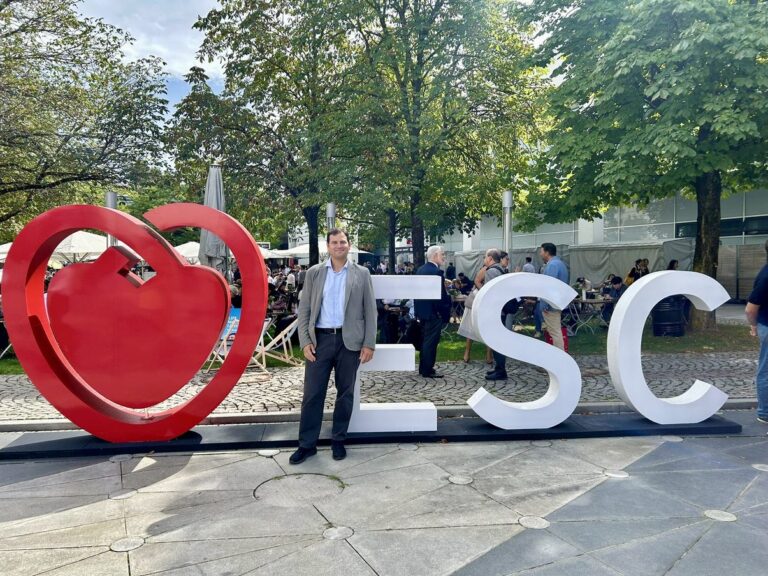 El Doctor Borja Ibáñez en el congreso de la Sociedad Europea de Cardiología.