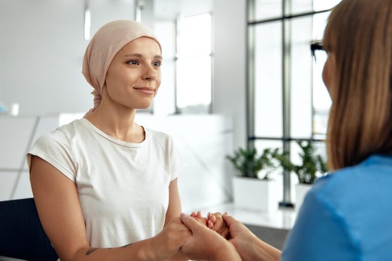 Fisioterapia desde el diagnóstico para prevenir y tratar las secuelas del cáncer.