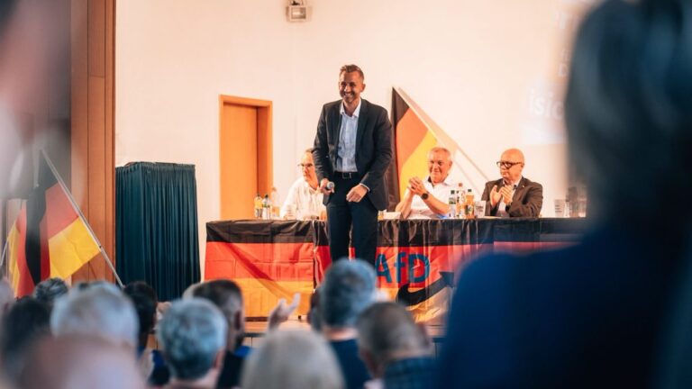 El líder de AfD en Sajonia-Anhalt, Ulrich Siegmund, durante la campaña electoral. Foto: ©AfD-Fraktion LSA/ Facebook.