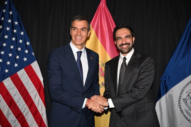 El presidente del Gobierno, Pedro Sánchez, y el alcalde de Nueva York, Zohran Mamdani, en la residencia oficial del alcalde. Foto: ©Borja Puig de la Bellacasa/ La Moncloa/ Oficial.