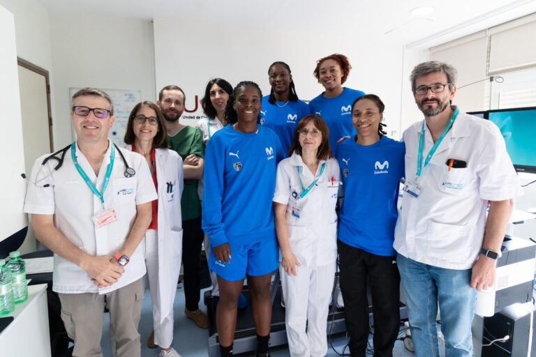 Reconocimientos del primer equipo femenino Movistar Estudiantes en la FJD