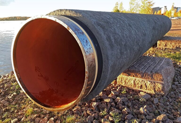 Un trozo de tubería Nord Stream expuesto al público en Kotka, Finlandia. Foto: ©Vuo.